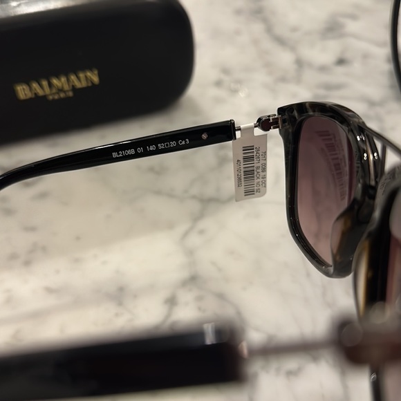 Balmain Sunglasses NEW WITH TAGS! - Picture 3 of 6